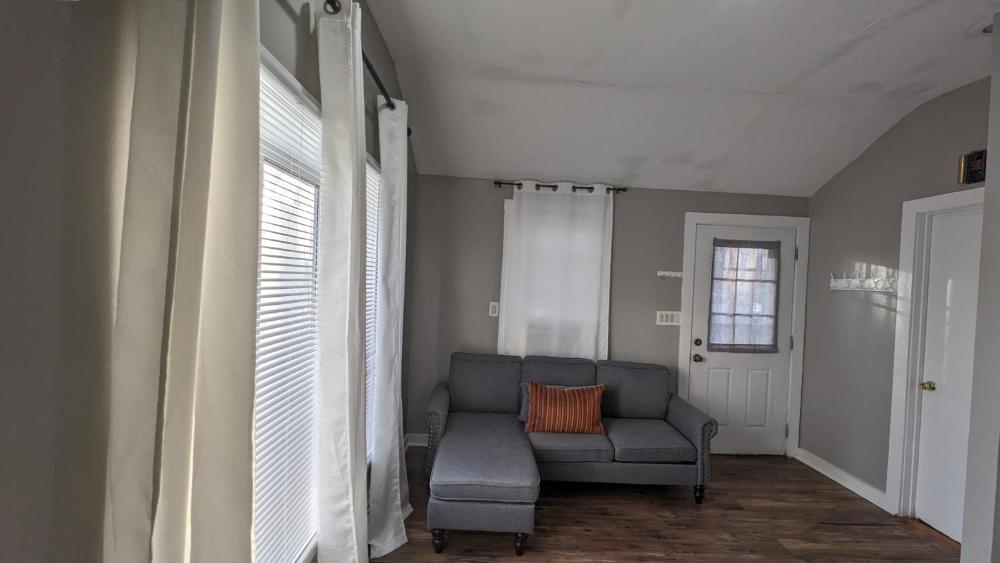 Private, Spacious & Comfy 1 bedroom Entire Suite With Separate Entry & Free Parking